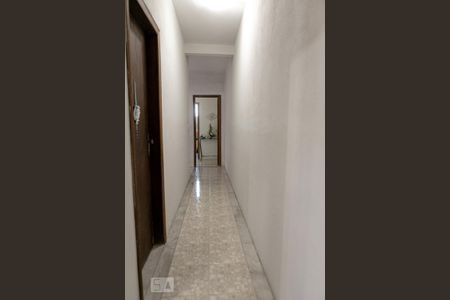 Casa à venda com 298m², 4 quartos e 2 vagas Casa à venda com 298m², 4 quartos e 2 vagasCorredor