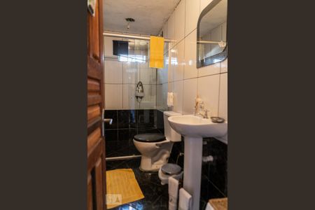 Casa à venda com 298m², 4 quartos e 2 vagas Casa à venda com 298m², 4 quartos e 2 vagasBanheiro Social