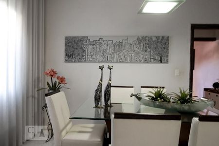 Casa à venda com 298m², 4 quartos e 2 vagas Casa à venda com 298m², 4 quartos e 2 vagasSala de Jantar