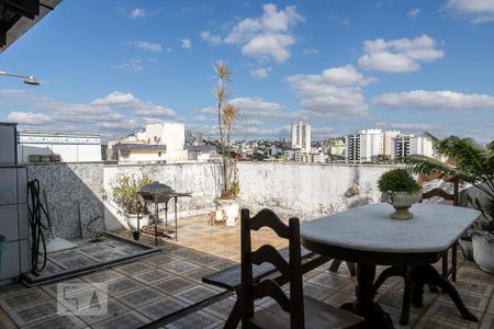 Casa à venda com 298m², 4 quartos e 2 vagas Casa à venda com 298m², 4 quartos e 2 vagasVaranda