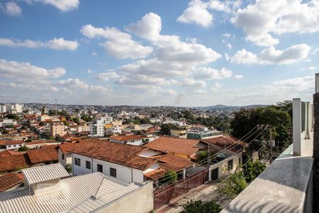 Casa à venda com 298m², 4 quartos e 2 vagas Casa à venda com 298m², 4 quartos e 2 vagasVista da Varanda