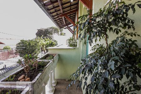 Casa à venda com 298m², 4 quartos e 2 vagas Casa à venda com 298m², 4 quartos e 2 vagasSacada