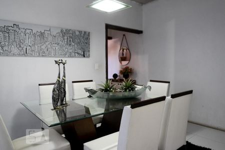 Casa à venda com 298m², 4 quartos e 2 vagas Casa à venda com 298m², 4 quartos e 2 vagasSala de Jantar