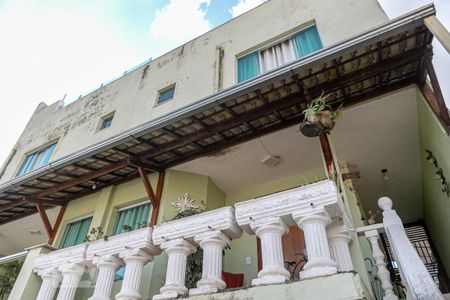 Casa à venda com 298m², 4 quartos e 2 vagas Casa à venda com 298m², 4 quartos e 2 vagasFachada