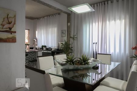 Casa à venda com 298m², 4 quartos e 2 vagas Casa à venda com 298m², 4 quartos e 2 vagasSala de Jantar
