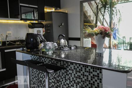 Casa à venda com 298m², 4 quartos e 2 vagas Casa à venda com 298m², 4 quartos e 2 vagasCozinha integrada