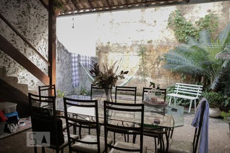 Casa à venda com 298m², 4 quartos e 2 vagas Casa à venda com 298m², 4 quartos e 2 vagasvaranda