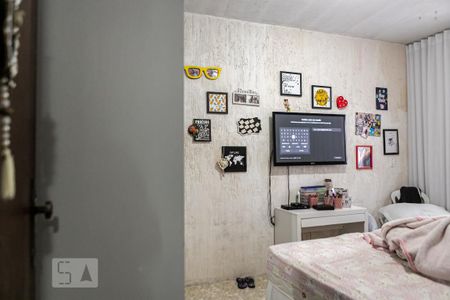 Casa à venda com 298m², 4 quartos e 2 vagas Casa à venda com 298m², 4 quartos e 2 vagasQuarto 1