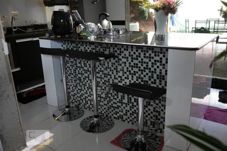 Casa à venda com 298m², 4 quartos e 2 vagas Casa à venda com 298m², 4 quartos e 2 vagasCozinha integrada