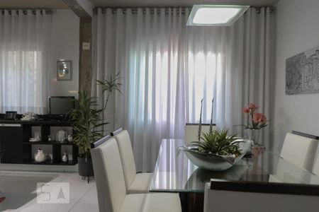 Casa à venda com 298m², 4 quartos e 2 vagas Casa à venda com 298m², 4 quartos e 2 vagasSala de Jantar