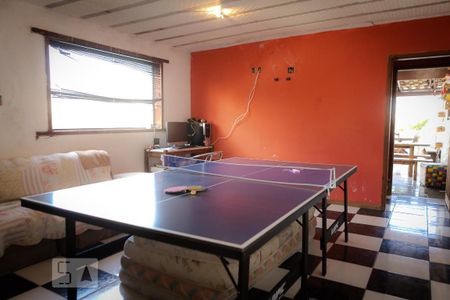 Casa à venda com 298m², 4 quartos e 2 vagas Casa à venda com 298m², 4 quartos e 2 vagasSala de Jogos