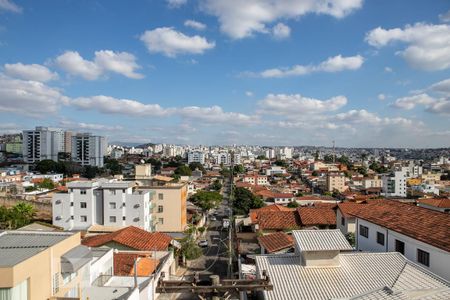 Casa à venda com 298m², 4 quartos e 2 vagas Casa à venda com 298m², 4 quartos e 2 vagasVista da Varanda