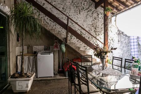 Casa à venda com 298m², 4 quartos e 2 vagas Casa à venda com 298m², 4 quartos e 2 vagasvaranda