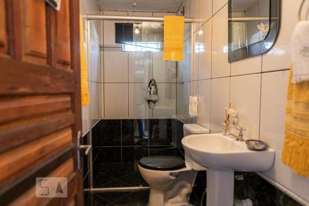 Casa à venda com 298m², 4 quartos e 2 vagas Casa à venda com 298m², 4 quartos e 2 vagasBanheiro Social