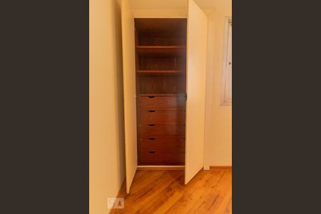 Apartamento à venda com 63m², 2 quartos e 1 vagaQuarto 2 - Armários