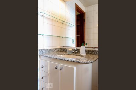 Apartamento para alugar com 160m², 4 quartos e 2 vagas Apartamento para alugar com 160m², 4 quartos e 2 vagasBanheiro Social