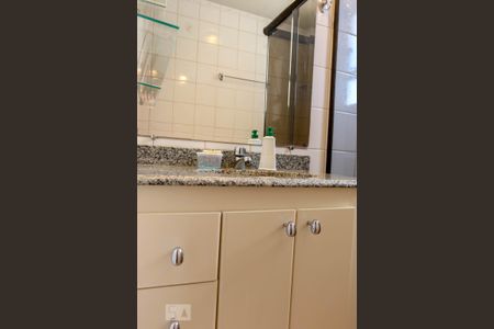 Apartamento para alugar com 160m², 4 quartos e 2 vagas Apartamento para alugar com 160m², 4 quartos e 2 vagasBanheiro Social