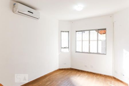 Casa para alugar com 100m², 3 quartos e 2 vagasSala