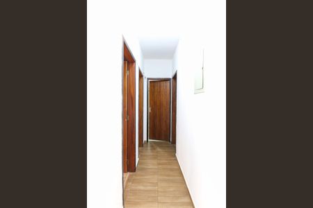 Casa para alugar com 100m², 3 quartos e 2 vagasCorredor