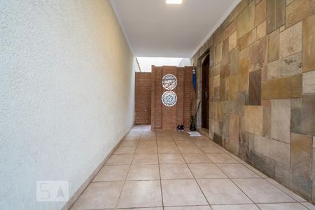 Casa para alugar com 160m², 4 quartos e 2 vagas Casa para alugar com 160m², 4 quartos e 2 vagasCorredor Entrada