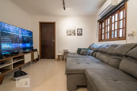 Casa para alugar com 160m², 4 quartos e 2 vagas Casa para alugar com 160m², 4 quartos e 2 vagasSala de TV