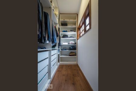 Casa para alugar com 160m², 4 quartos e 2 vagas Casa para alugar com 160m², 4 quartos e 2 vagasCloset