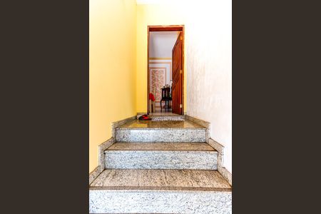 Casa à venda com 130m², 4 quartos e 2 vagasEscadas Entrada