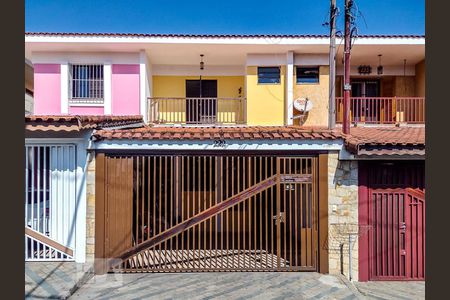 Casa à venda com 130m², 4 quartos e 2 vagasFachada