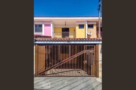 Casa à venda com 130m², 4 quartos e 2 vagasFachada