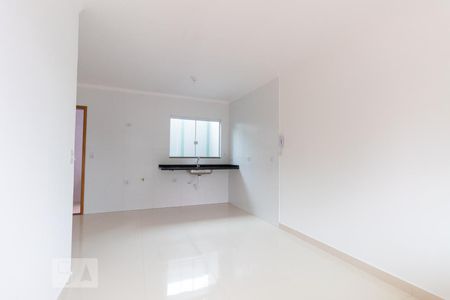 Sala de casa de condomínio à venda com 2 quartos, 45m² em Vila Guilhermina, São Paulo
