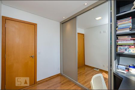 Apartamento à venda com 130m², 2 quartos e 3 vagasQuarto 2