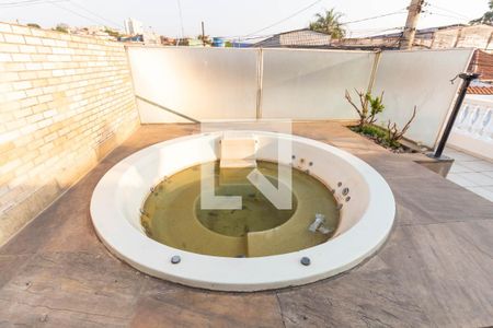 Casa à venda com 364m², 4 quartos e 4 vagasPiscina
