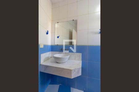 Casa à venda com 364m², 4 quartos e 4 vagasBanheiro da Suíte 2