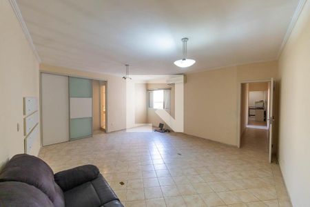 Casa à venda com 364m², 4 quartos e 4 vagasSuíte 1