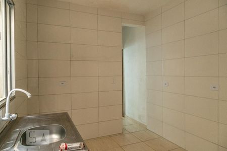 Sala e cozinha de casa para alugar com 1 quarto, 25m² em Jardim Ponte Rasa, São Paulo