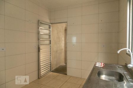 Sala e cozinha de casa para alugar com 1 quarto, 25m² em Jardim Ponte Rasa, São Paulo