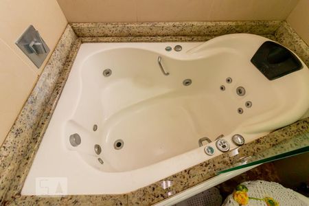 Apartamento para alugar com 108m², 4 quartos e 2 vagas Apartamento para alugar com 108m², 4 quartos e 2 vagasBanheiro da suíte