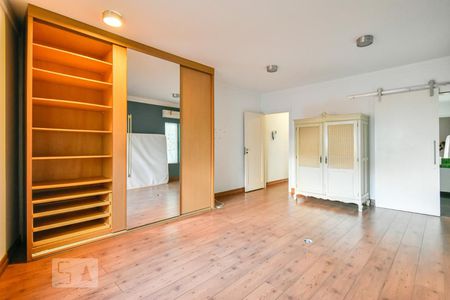 Casa à venda com 303m², 5 quartos e 4 vagas Casa à venda com 303m², 5 quartos e 4 vagasCobertura