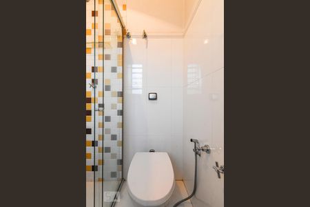 Casa à venda com 303m², 5 quartos e 4 vagas Casa à venda com 303m², 5 quartos e 4 vagasSuíte 2 - Banheiro