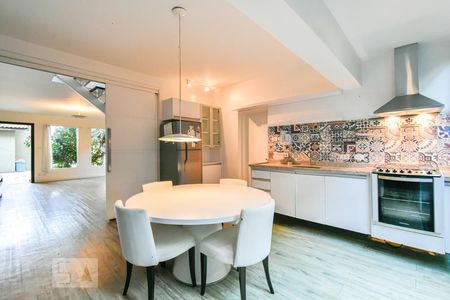 Casa à venda com 303m², 5 quartos e 4 vagas Casa à venda com 303m², 5 quartos e 4 vagasCozinha 1