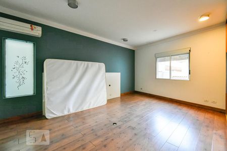 Casa à venda com 303m², 5 quartos e 4 vagas Casa à venda com 303m², 5 quartos e 4 vagasCobertura