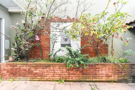 Casa à venda com 303m², 5 quartos e 4 vagas Casa à venda com 303m², 5 quartos e 4 vagasQuintal