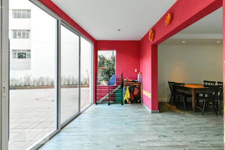 Casa à venda com 303m², 5 quartos e 4 vagas Casa à venda com 303m², 5 quartos e 4 vagasCobertura