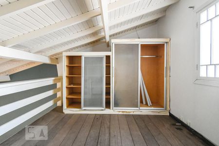 Casa à venda com 303m², 5 quartos e 4 vagas Casa à venda com 303m², 5 quartos e 4 vagasSuíte 1 - Mezanino