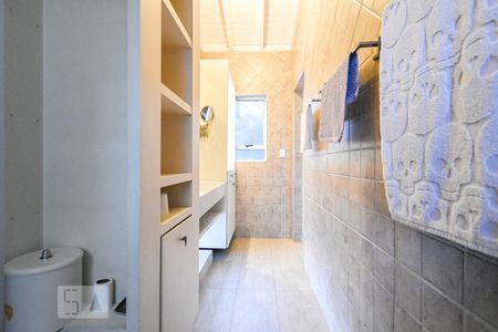 Casa à venda com 303m², 5 quartos e 4 vagas Casa à venda com 303m², 5 quartos e 4 vagasSuíte 1 - Banheiro