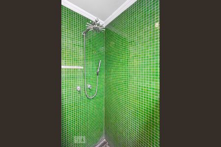 Casa à venda com 303m², 5 quartos e 4 vagas Casa à venda com 303m², 5 quartos e 4 vagasCobertura