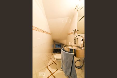 Casa à venda com 303m², 5 quartos e 4 vagas Casa à venda com 303m², 5 quartos e 4 vagasCobertura