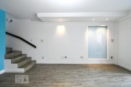 Casa à venda com 303m², 5 quartos e 4 vagas Casa à venda com 303m², 5 quartos e 4 vagasCobertura