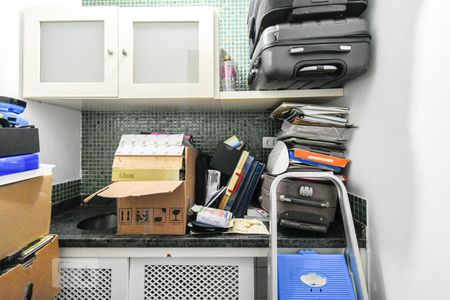 Casa à venda com 303m², 5 quartos e 4 vagas Casa à venda com 303m², 5 quartos e 4 vagasCorredor - Copa