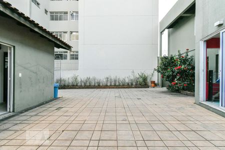 Casa à venda com 303m², 5 quartos e 4 vagas Casa à venda com 303m², 5 quartos e 4 vagasQuintal